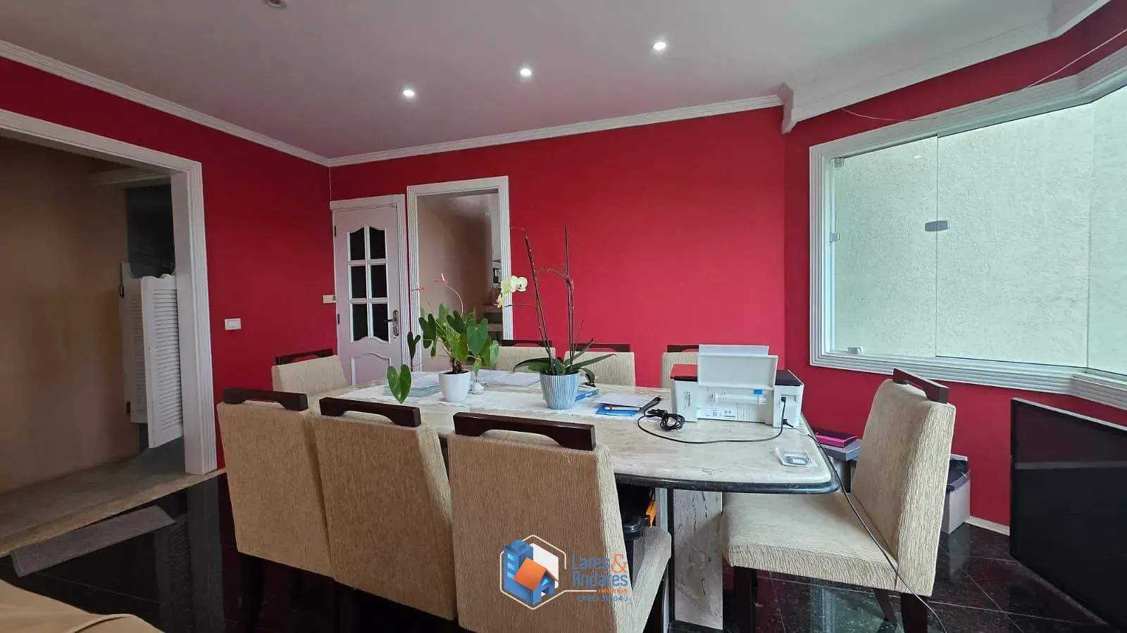 Imagem Casa Impecável com piscina de borda e vista infinita, um refúgio bem localizado no Portal Roselândia, Cotia, SP