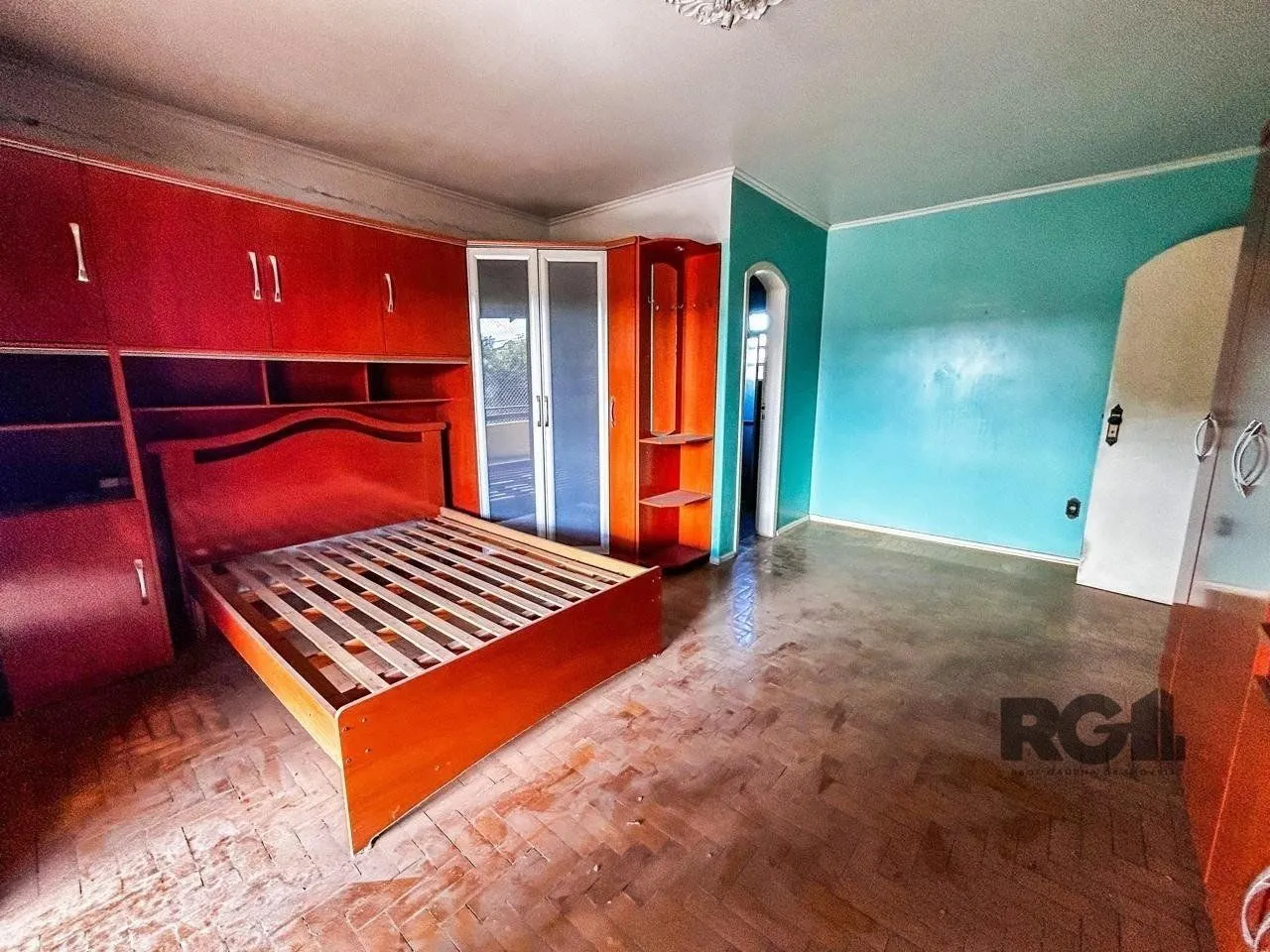 Imagem Casa com 2 salas comerciais, 3 quartos, vaga de garagem churrasqueira, suíte, no bairro Cavalhada, Porto Alegre/RS