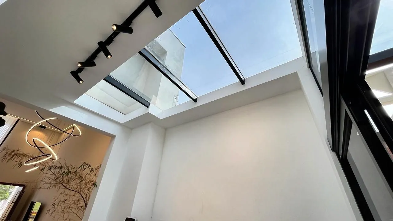 Imagem Casa Moderna com Suíte, Hidromassagem, Jardim e 2 Vagas