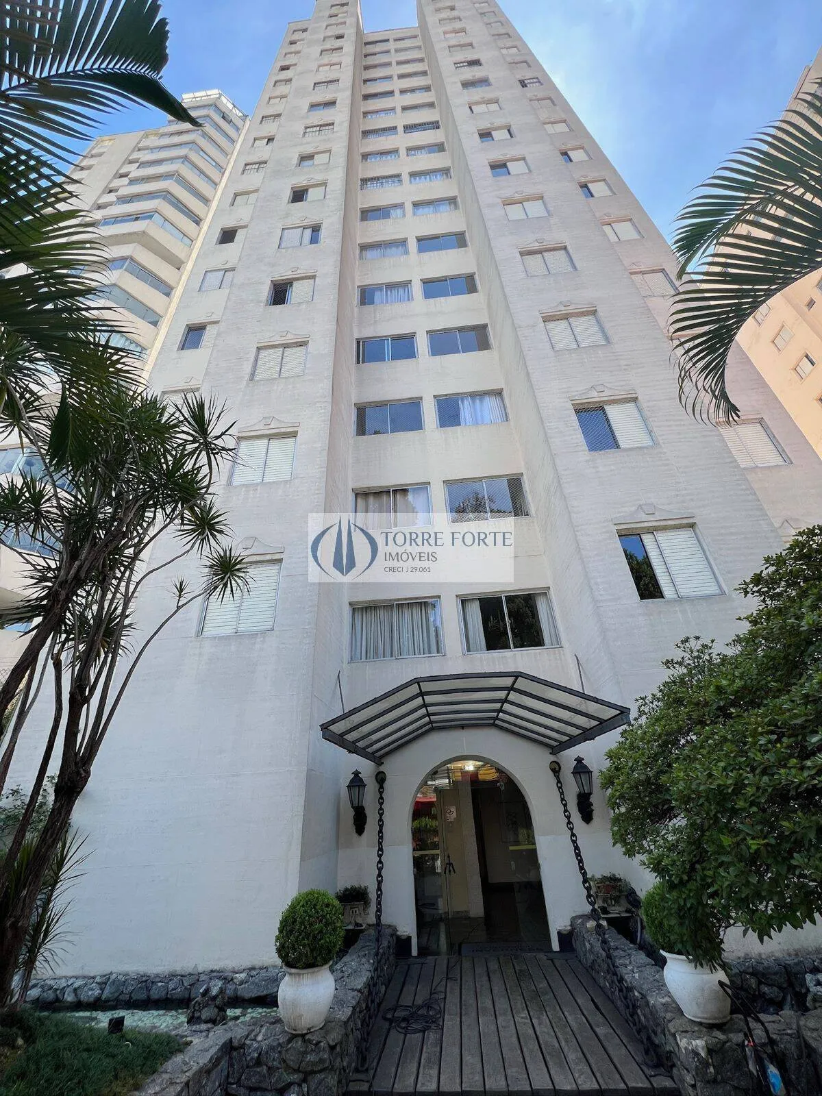 Foto do imóvel Lindo apartamento reformado com 62 M², 2 dorms. 1 vaga de garagem em Moema em Avenida Pavão