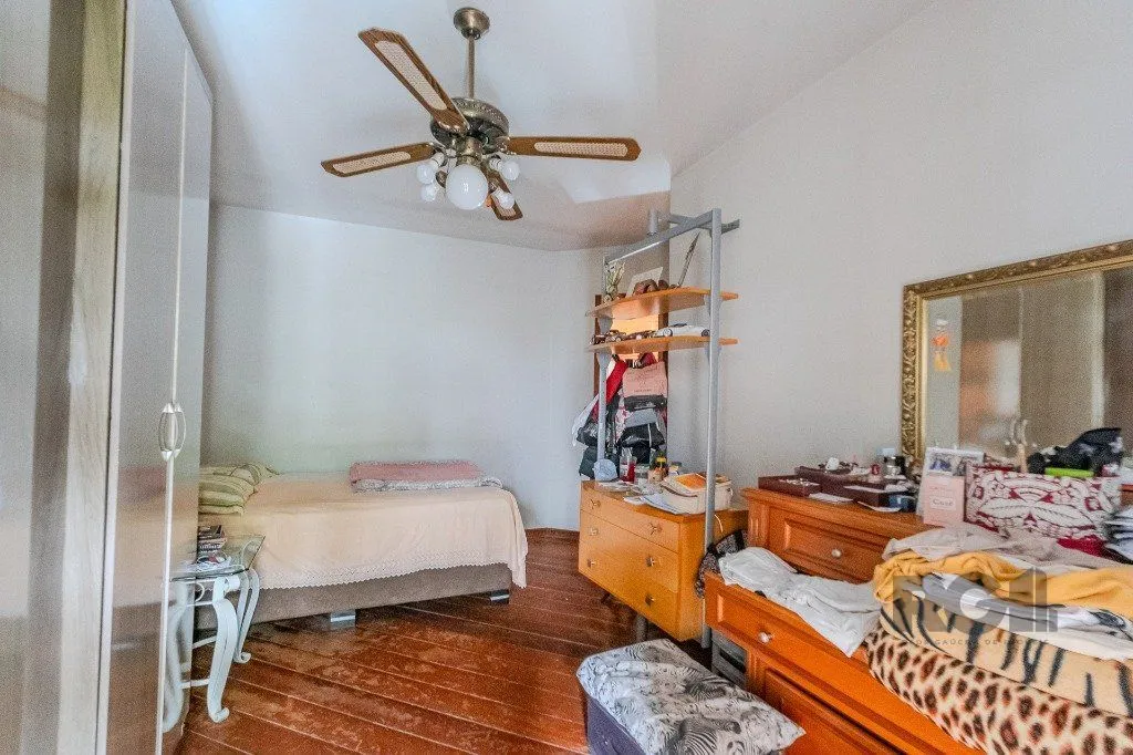 Imagem Casa 400m² - 5 dormitórios, 4 vagas no bairro Vila Jardim