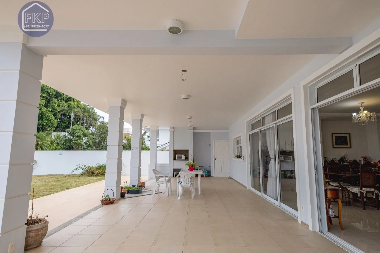 Imagem Casa com 5 dormitórios e 4 vagas!