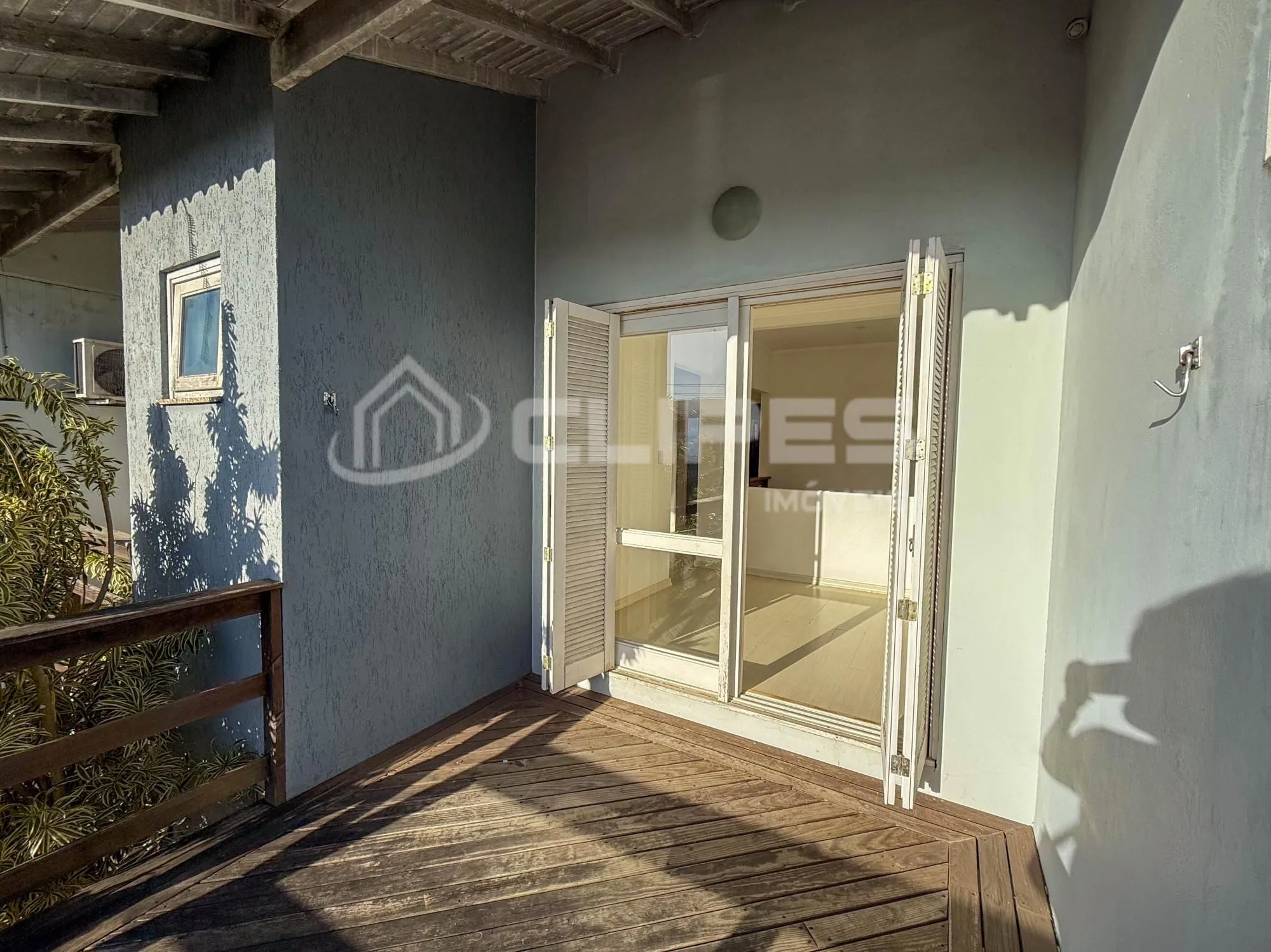 Imagem Sobrado para Venda - 140m², 3 dormitórios, sendo 1 suites, 2 vagas - Hípica