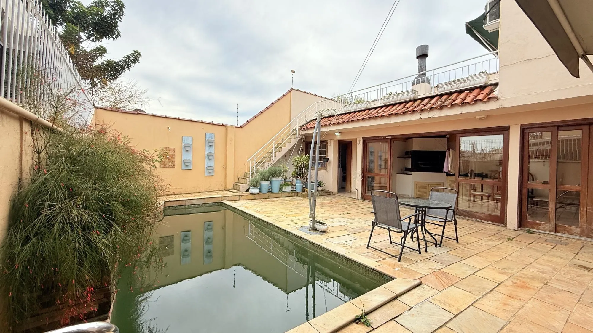 Imagem Casa para Venda - 260m², 4 dormitórios, sendo 1 suites, 4 vagas - Nonoai