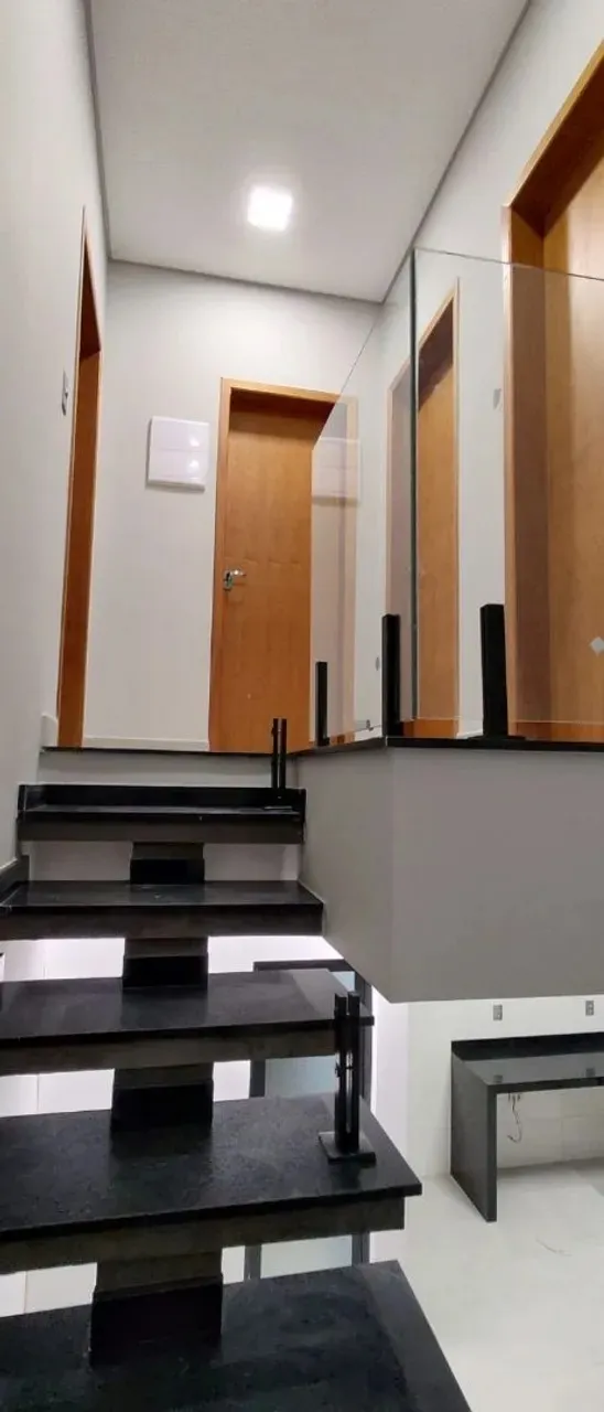 Imagem Residência à venda em localização privilegiada na cidade de Cidade] no bairro Bairro], com acabamentos de luxo e ampla área de lazer