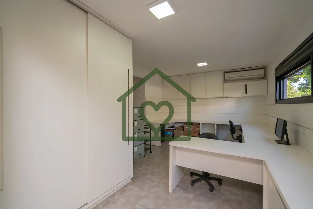 Imagem Prédio com sede administrativa e amplo depósito, em ótima localização e construção sólida. E...