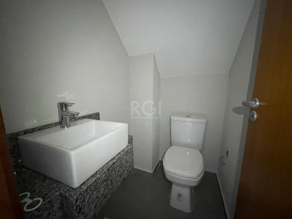 Imagem Casa 3 dormitórios, sendo 1 suites, 2 vagas - Guarujá, Porto Alegre RS