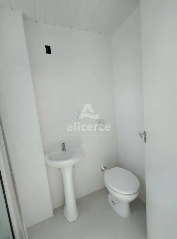 Imagem Apartamento recém reformado, 3 dorm. com suíte, sol da manhã e vista livre em Barreiros - São José - SC