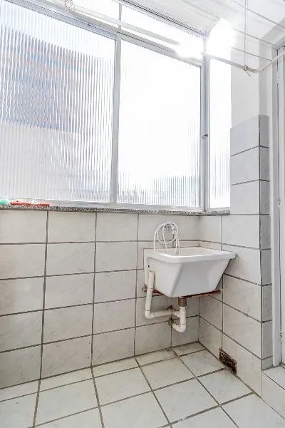 Imagem Vende-se apartamento com 2 quartos, sacada e 1 vaga - 113 m² - Moinhos de Vento