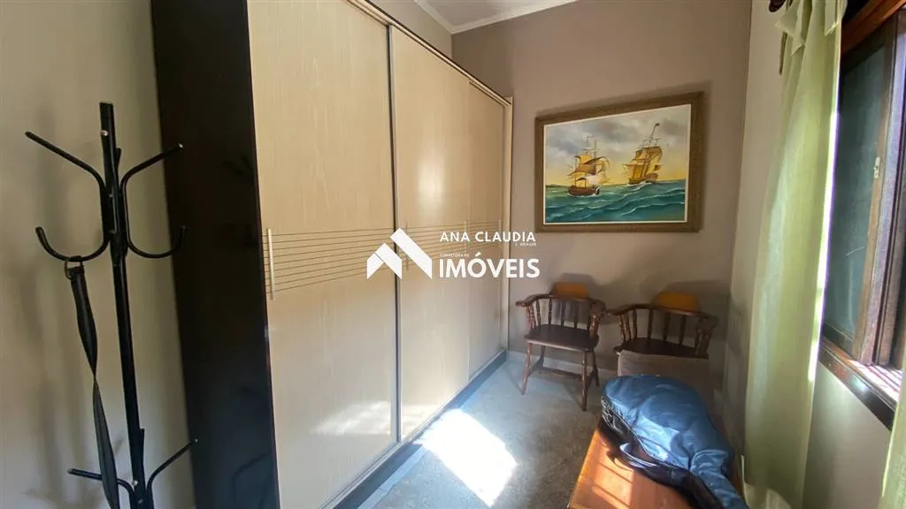 Imagem Casa bem localizada na praia de Mongaguá lado serra , próxima ao centro da cidade e a 450 metros da praia....