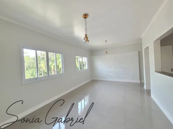 Imagem Imperdível! Casa à venda em Vinhedo-SP, bairro Nova Vinhedo. 3 quartos, 1 suíte, 2 salas, 3 banheiros, 4 vagas, 259m².