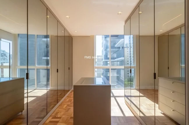 Imagem Apartamento à venda em Higienópolis, com 3 suítes, 2 vagas e 250m².
