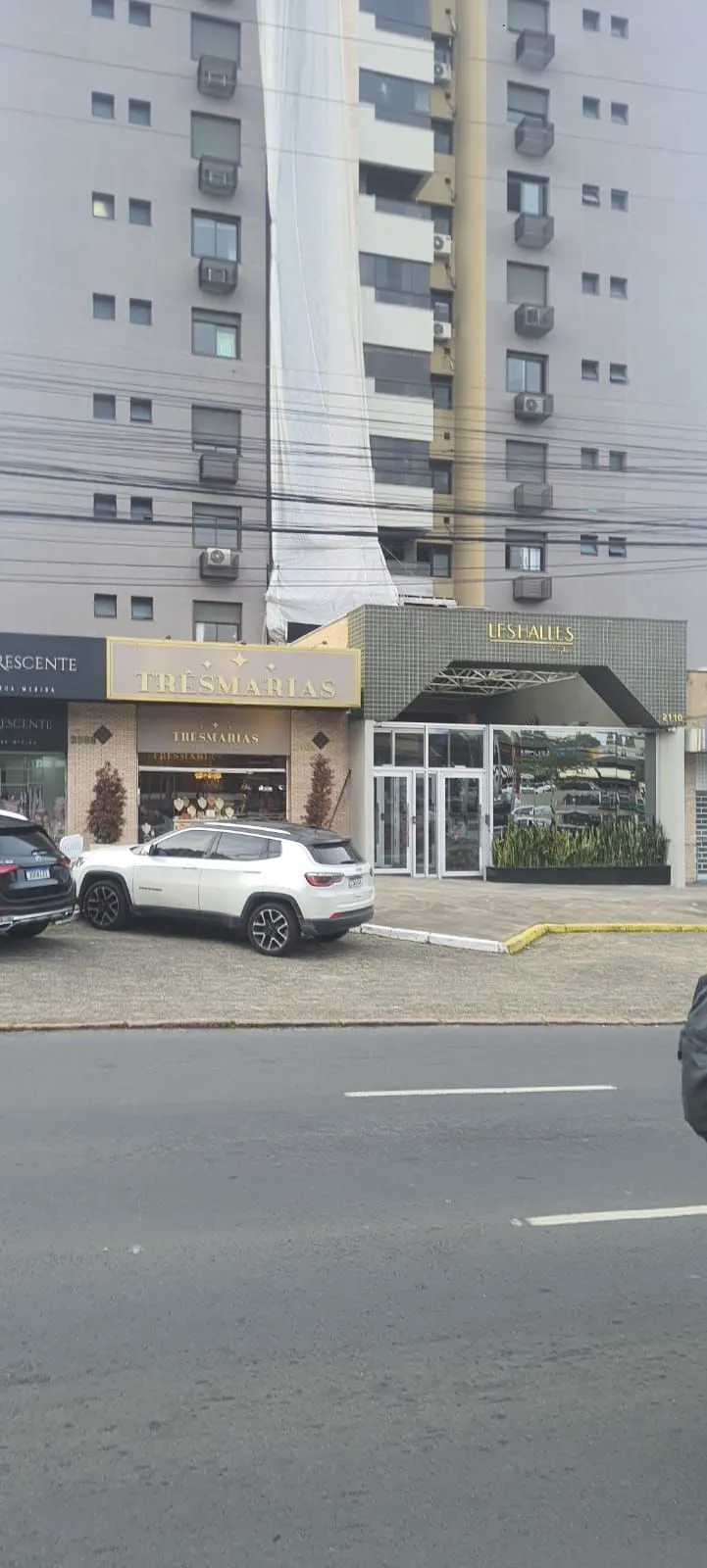 Imagem Excelente 2D C/Suíte e vaga coberta Três Figueiras - Porto Alegre