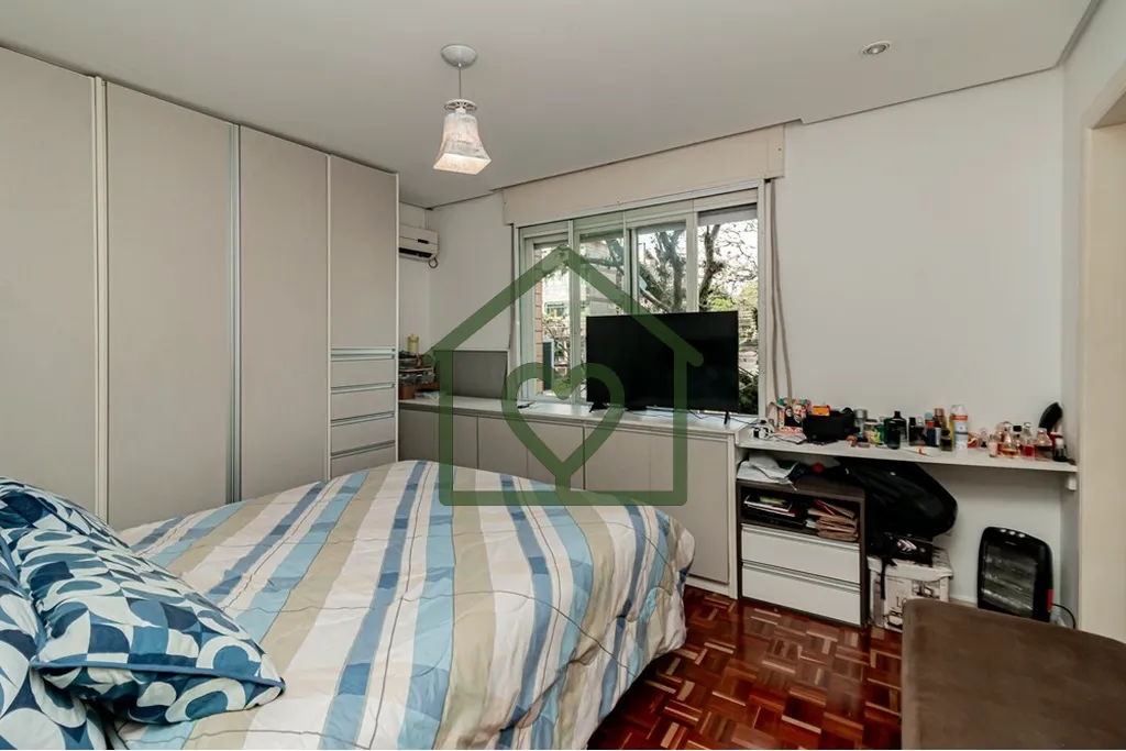 Imagem Apartamento reformado com 92m2 e vista panorâmica composto por três dormitórios sendo uma suíte ...