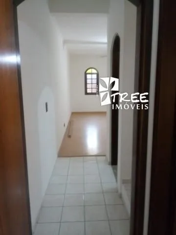Imagem VENDA DE SOBRADO NO JORDANÓPOLIS, EM ARUJÁ/SP 318m², com 6 quartos, 2 suítes, 2 salas, cozinha c/planejados, despensa, edícula, 2 vagas. CONSULTE-NOS.