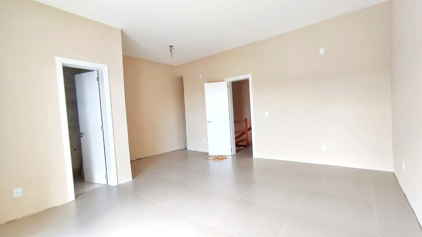 Imagem Sobrado 3 dormitórios suíte à venda no Vila Ipiranga - Porto Alegre - R$ 720.000