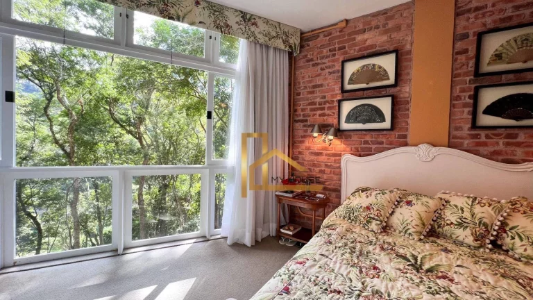 Imagem Casa com 4 dormitórios sendo 2 suítes à venda, 285 m² por R$ 1.600.000 - Golfe - Teresópolis/RJ