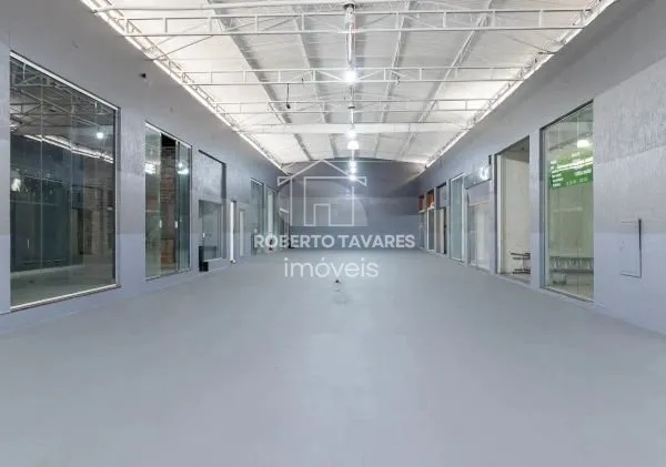 Imagem Loja comercial com 700m² - Galeria com 18 Lojas - Portas com 24 metros de frente, com bastante Visibilidade.