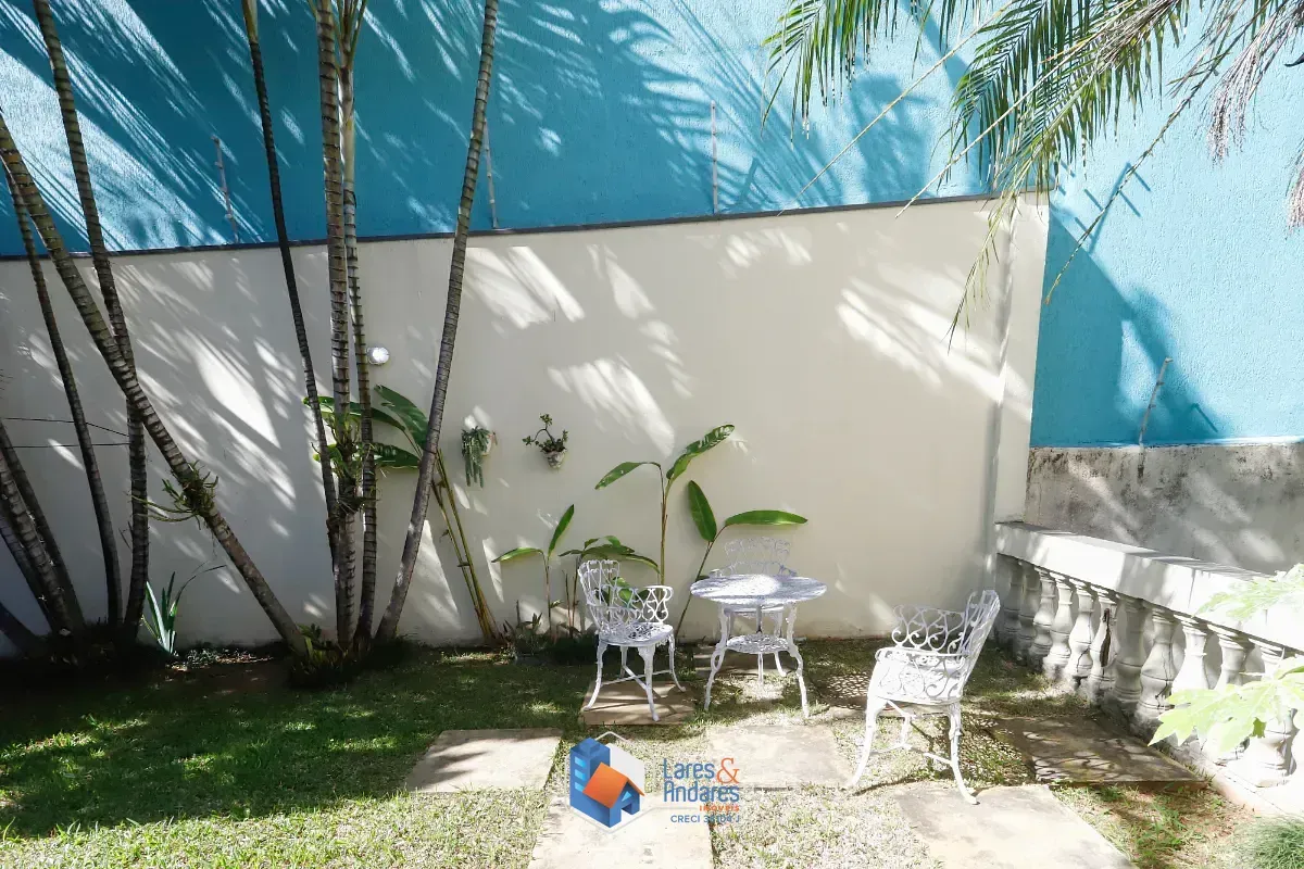 Imagem Sobrado para venda em Chácara Inglesa com 3 quartos, sendo 2 suítes, 304m²