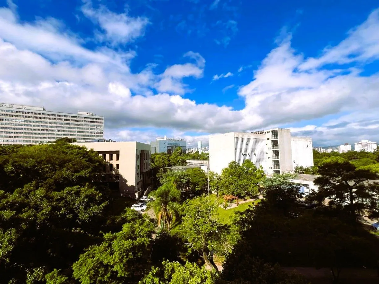 Imagem Apartamento 3 dormitórios em Frente a Faculdade de Odonto e Hosp. Clínicas