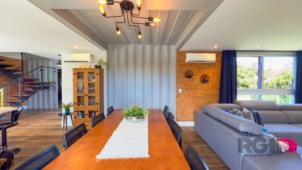 Imagem Casa para Venda - 315m², 3 dormitórios, sendo 1 suites, 2 vagas - Teresópolis