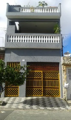 VENDA DE SOBRADO NA CIDADE MIGUEL BADRA, EM SUZANO/SP, 196m² com 03 andares, 09 quartos, 02 suítes, 03 salas, 02 cozinhas e 02 vagas. CONSULTE-NOS.