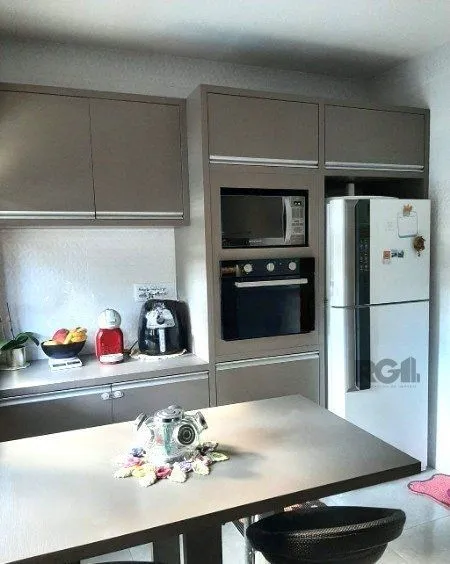 Imagem Sobrado triplex no Partenon de 3 dormitórios e 2 vagas