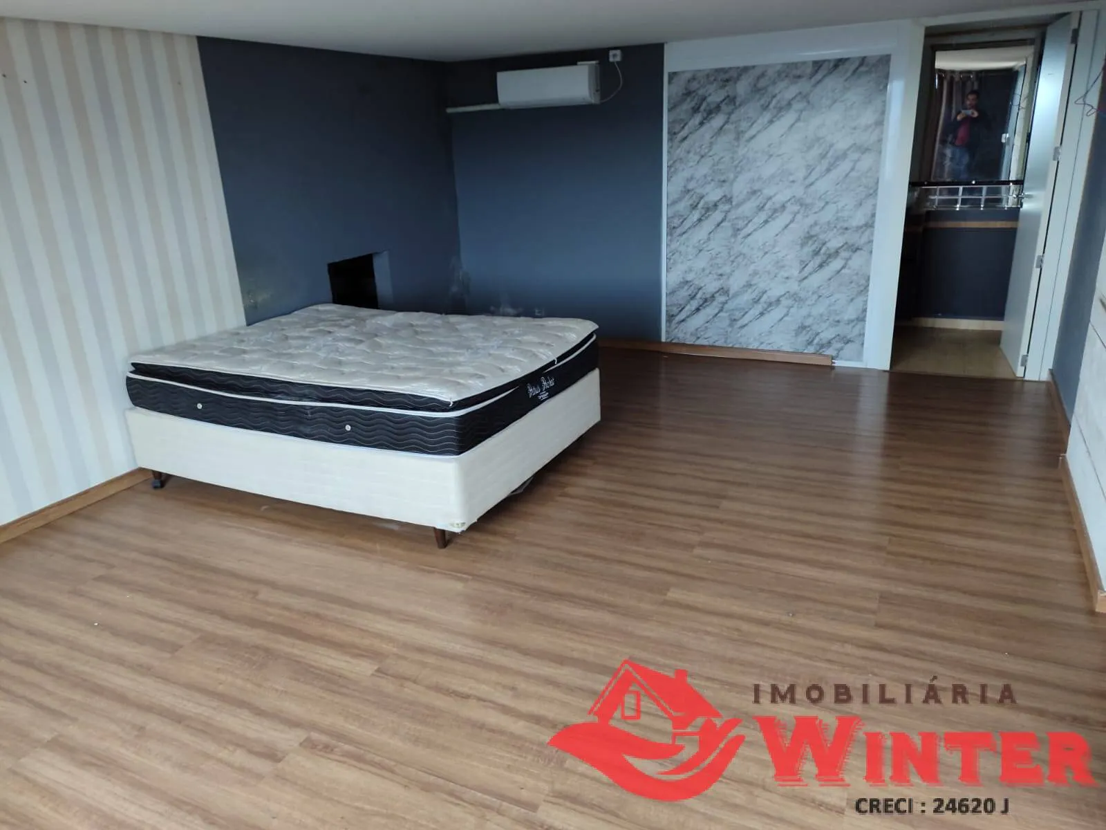 Imagem Apartamento com 3 andares de frente.