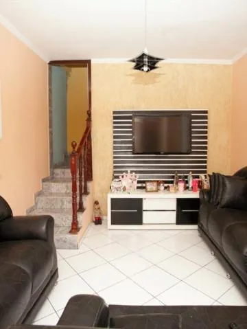 Imagem LOCAÇÃO DE CASA COMERCIAL OU RESIDENCIAL NO JARDIM CUMBICA, EM GUARULHOS/SP, 227m² com 3 quartos, suíte, cozinha com ilha e garagem. CONSULTE-NOS.