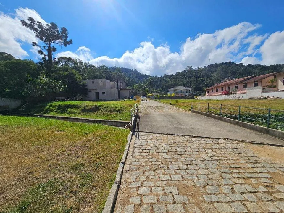 Imagem Terreno em Condomínio para Venda em Teresópolis / RJ no bairro Parque do Imbui