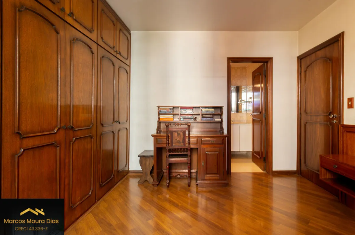 Imagem Apartamento em Perdizes com 4 Dormitórios ( 1 suíte) com 136m² e 2 Vagas. Edifício com Piscina e Portaria 24 hs