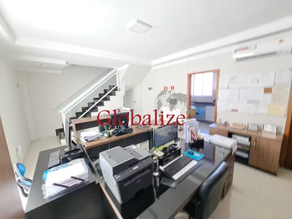 Imagem Casa triplex com 160m², 3 quartos, 1 suíte, churrasqueira e piscina por R$1.700.000,00 no Estuário em Santos