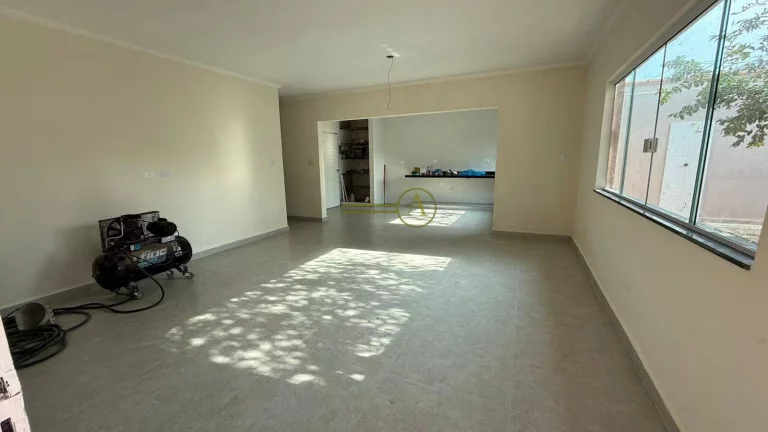 Imagem Oportunidade casa térrea apenas 100 metros da praia, totalmente reformada