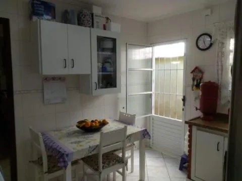 Imagem VENDA DE CASA NO JARDIM AMARAL, EM ITAQUAQUECETUBA/SP, 132m² com 02 dorm, garagem coberta e área de lazer com churrasqueira e redário. CONSULTE-NOS.