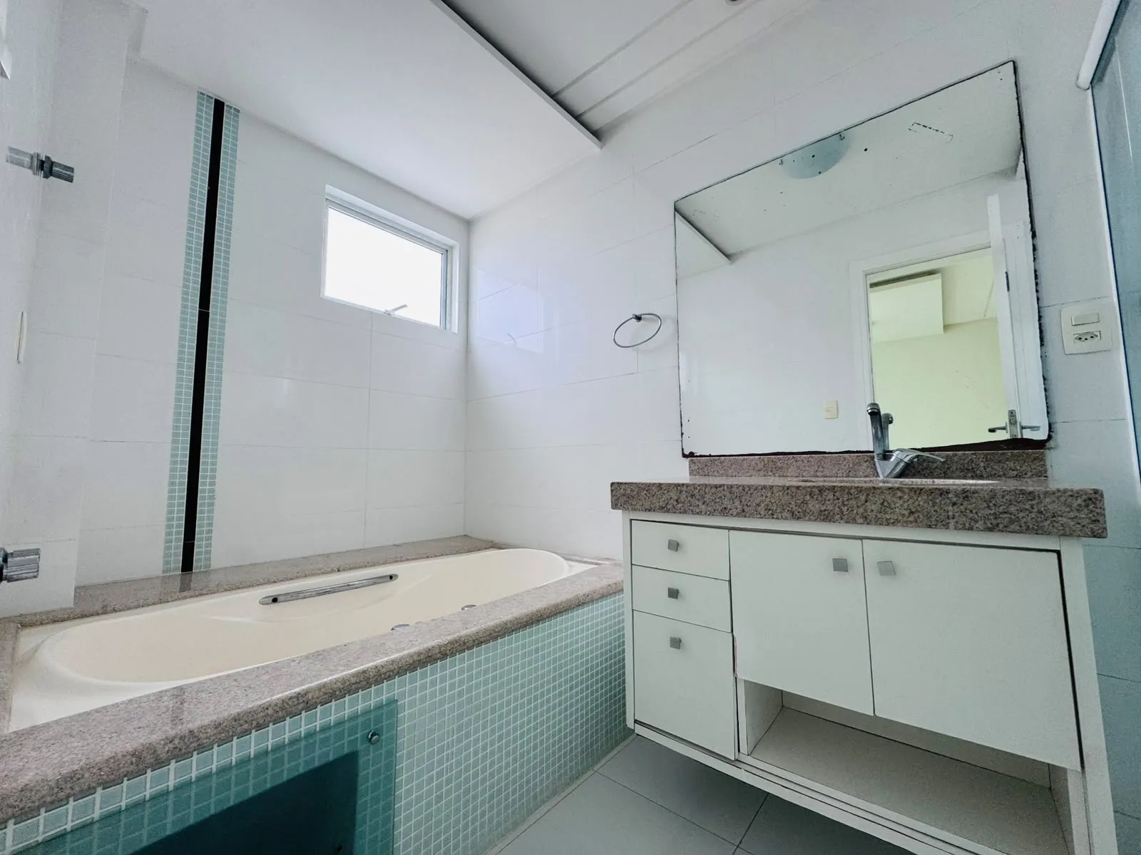 Imagem Apartamento com vista para o mar à venda com 122m2 por R$ 2.300.000,00