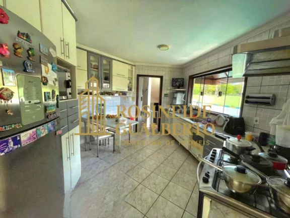 Imagem CASA COM 3 SUÍTES NO CENTRO E CARAGUATATUBA A 100 METROS DA PRAIA