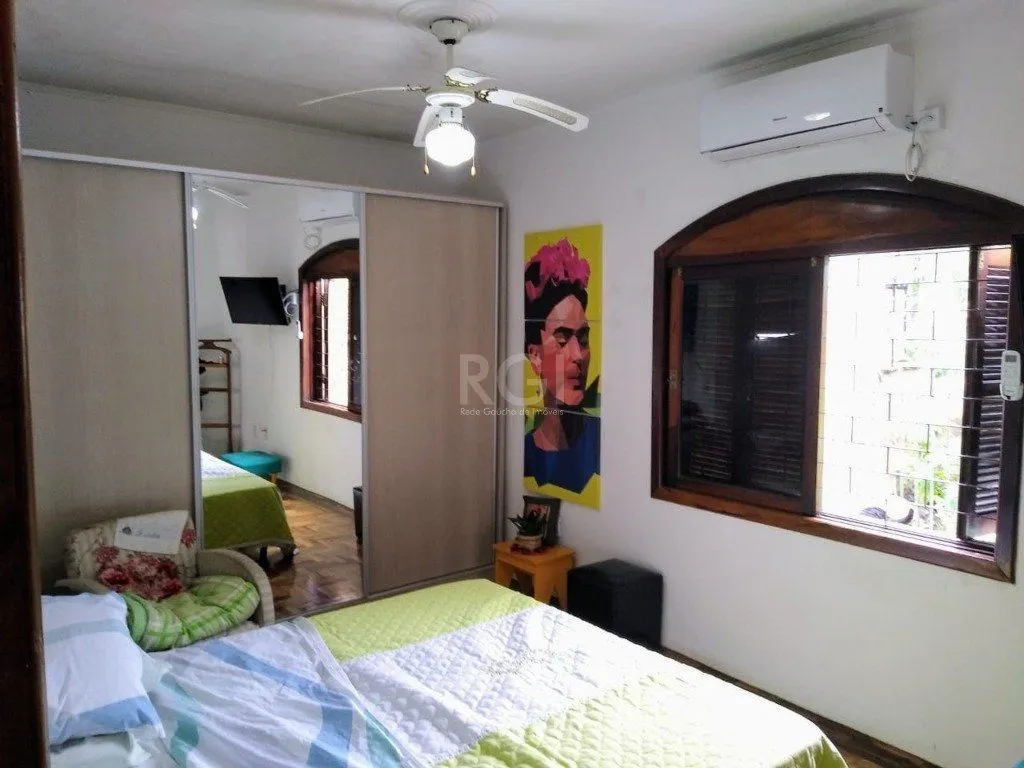 Imagem Casa para Venda - 240m², 3 dormitórios, 3 vagas - Teresópolis