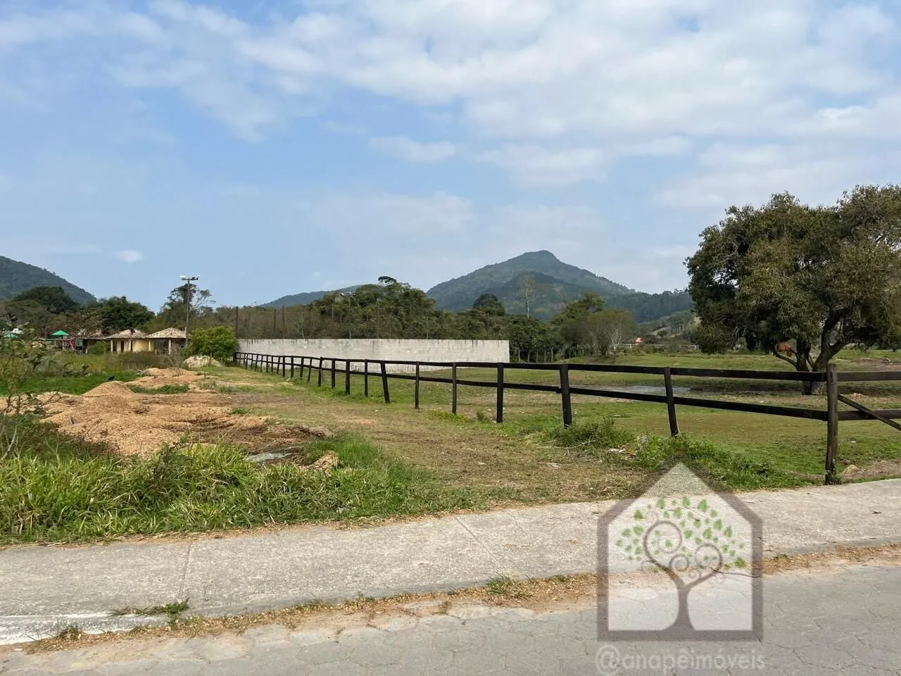 Imagem Terreno para loteamento com 2458m² na Vargem Grande, Florianópolis/SC