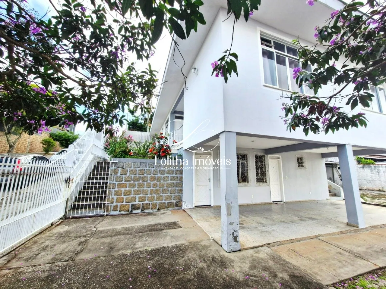 Imagem CASA COM 4 DORMITÓRIOS À VENDA PRÓXIMO À AV. MAX SCHRAMM