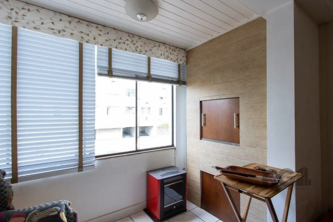 Imagem Apartamento com 73m², 2 dormitórios, área de serviço separada, living 2 ambientes , vaga de garagem escriturada e coberta.