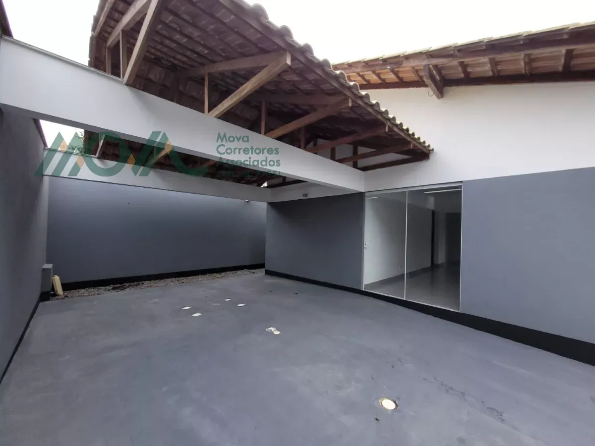 Imagem Casa de esquina, localizada no Balneário Farol do Itapoá II, com área construída de aproximadame...