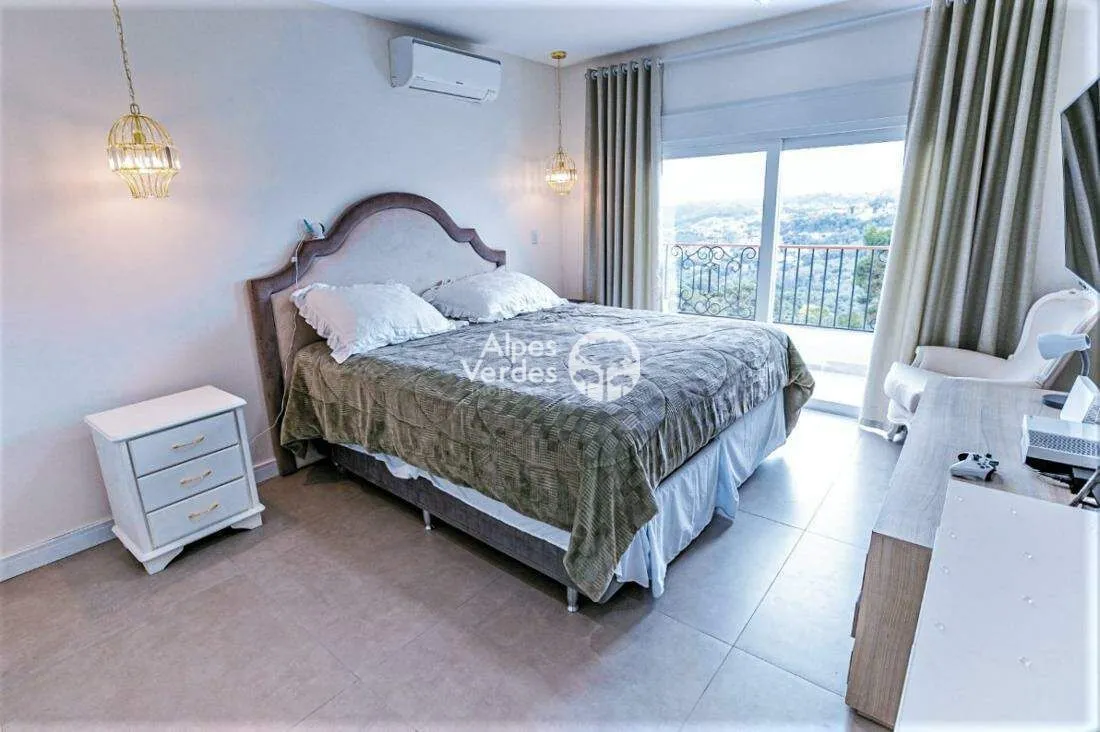 Imagem Vende-se Casa em Gramado, com 3 suítes