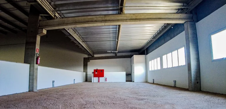 Imagem Galpão Comercial de Alto Padrão em Santa Júlia, Itupeva-SP: 2 banheiros, 6 vagas, 1.251,60 m² - Venda ou Locação!