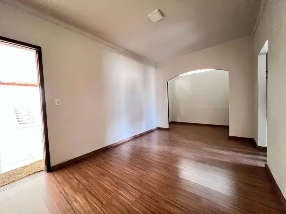 Imagem Casa à venda em Barbacena, Santa Efigênia, com 3 quartos, 401m2