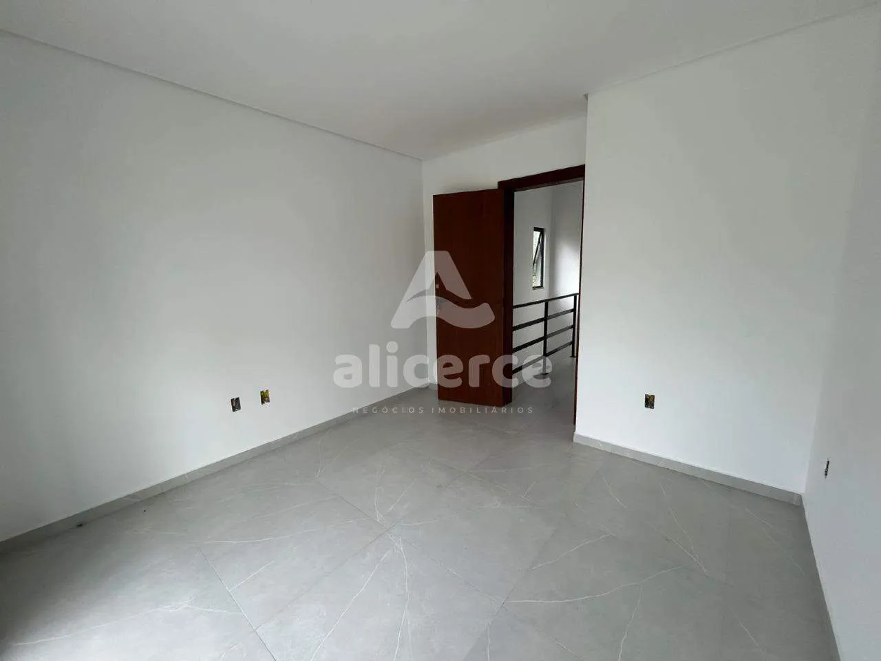 Imagem Sobrado à venda com 2 quartos , 47m² em Bela Vista Palhoça