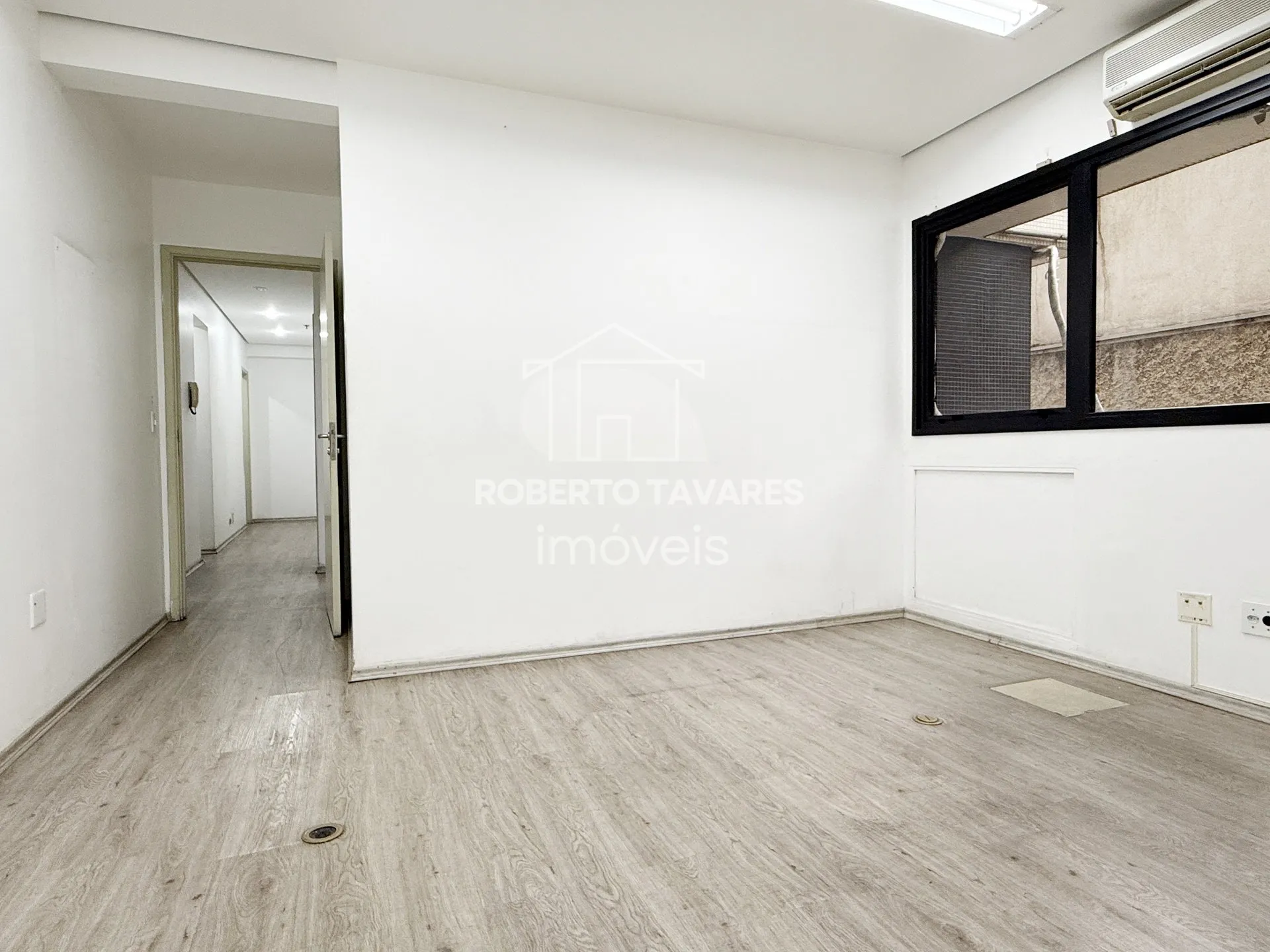 Imagem Prédio monousuário, com 11 andares, 1723m² de área útil, 4032m² de área total, 33 vagas de garagem.