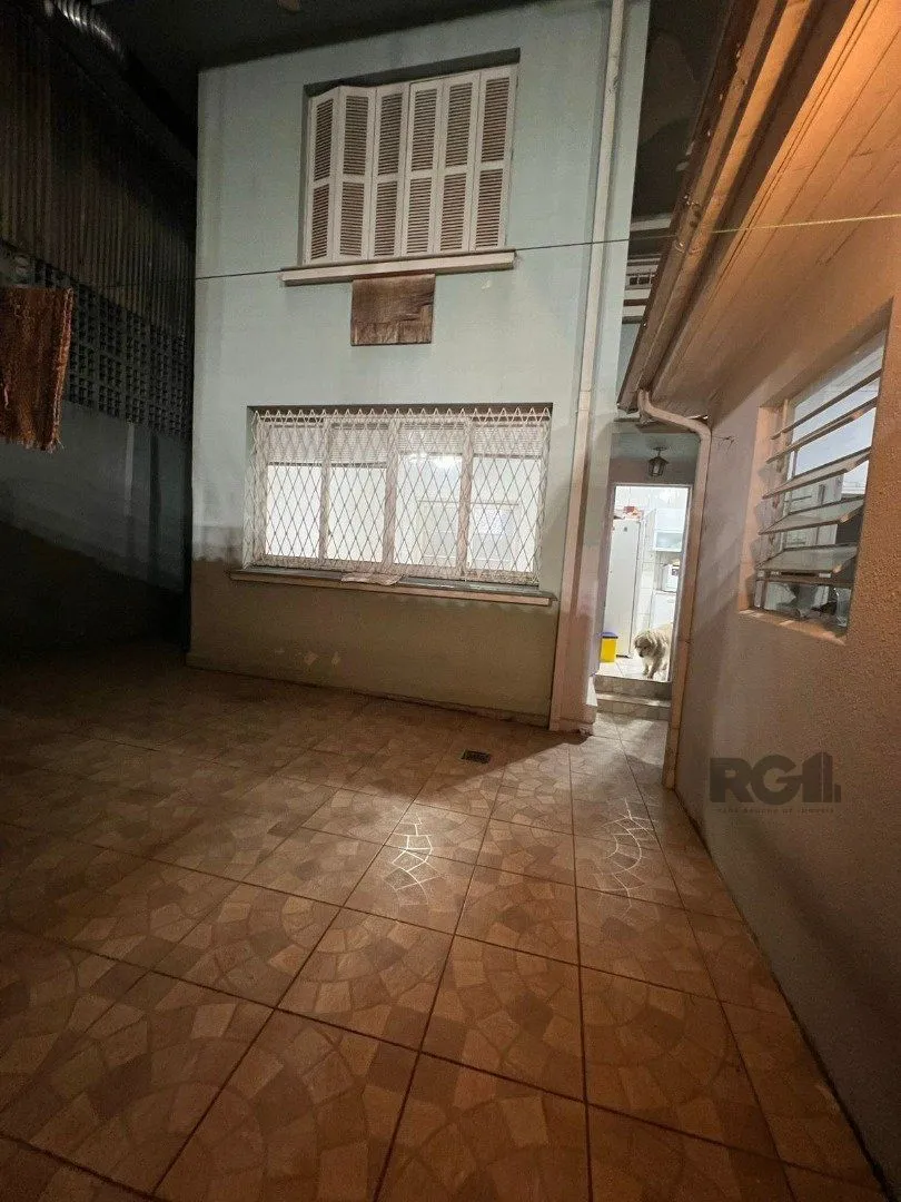 Imagem Casa em alvenaria, próxima à 24 de outubro, com a seguinte composição