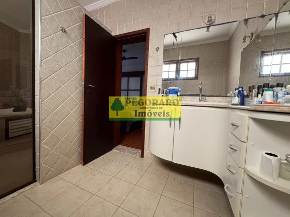 Imagem Casa de luxo à venda em Caraguatatuba-SP, bairro Martim de Sá: 4 quartos, 2 suítes, 2 salas, 3 banheiros, 3 vagas de garagem, 249m².