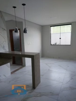 Imagem Casa Duplex de 3 quartos e 2 Vagas de garagem no Bairro Tirandetes