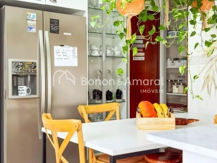 Imagem Apartamento reformado e muito espaçoso